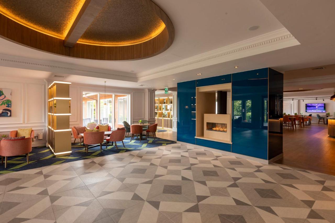 Holiday Inn Guildford By Ihg Exterior foto