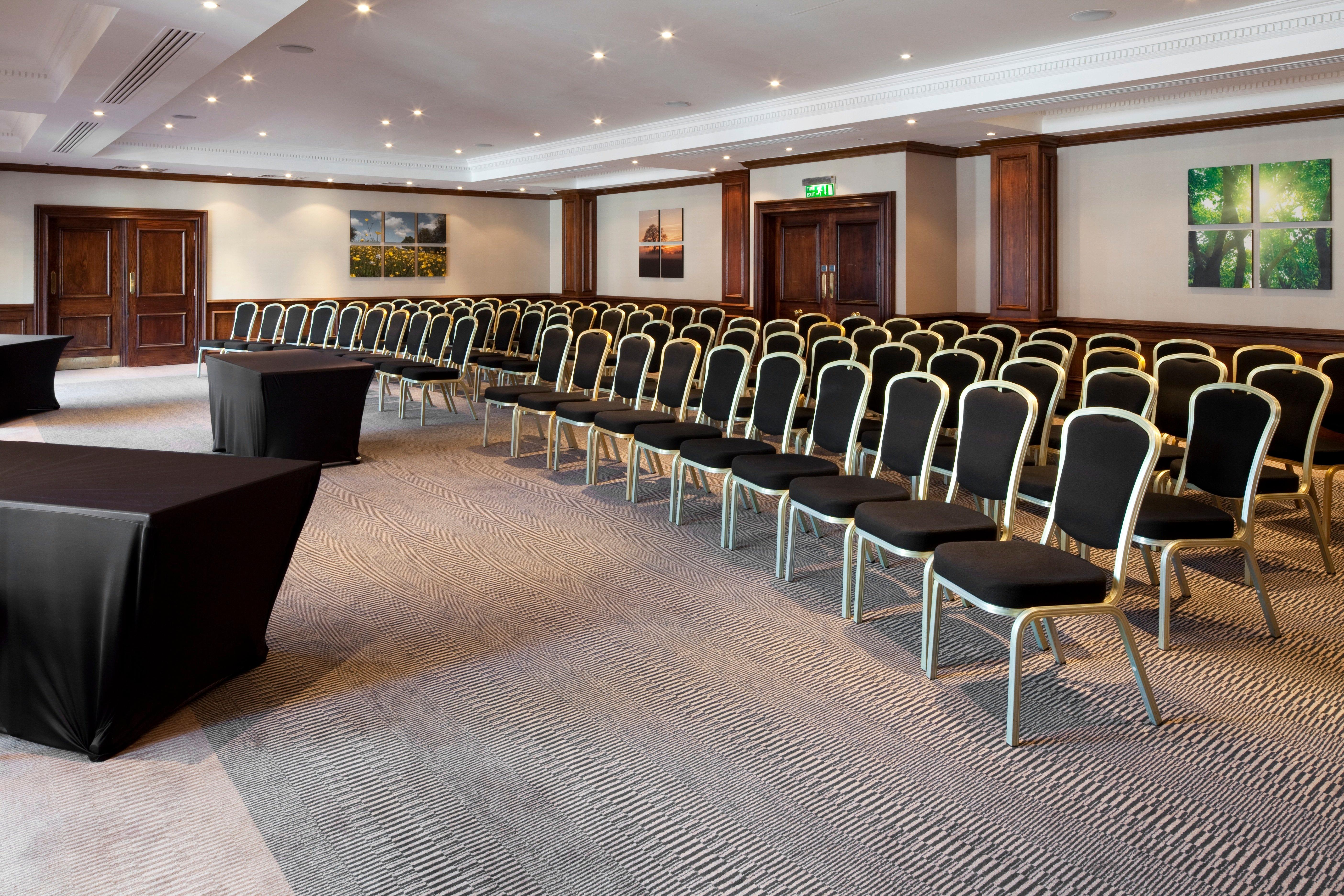 Holiday Inn Guildford By Ihg Exterior foto