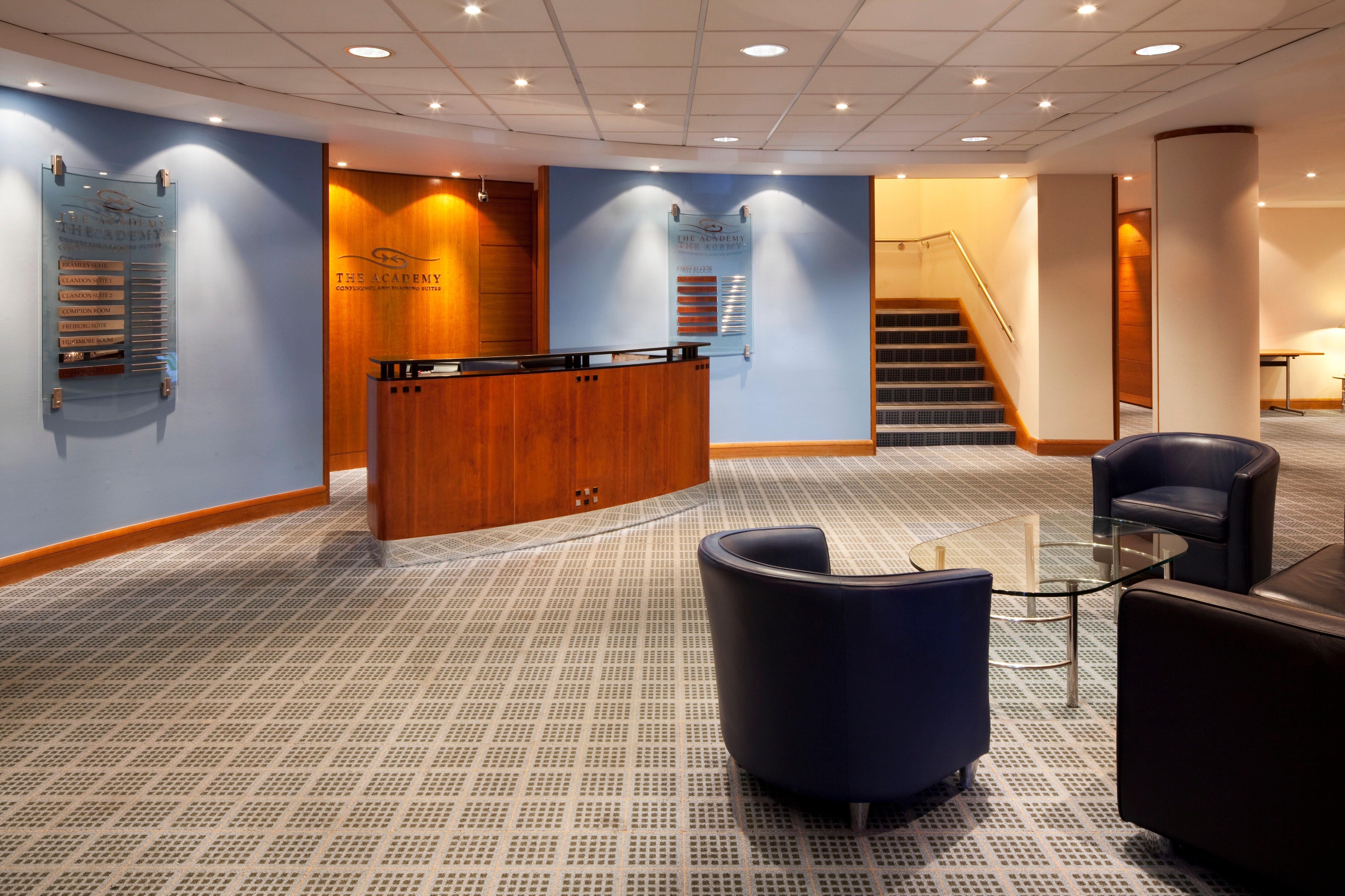 Holiday Inn Guildford By Ihg Exterior foto